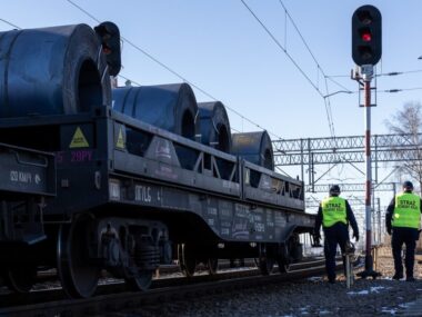 15-latek wspiął się na semafor kolejowy przy stacji Straz ochrony kolei 02