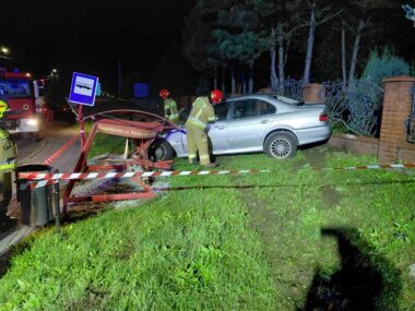 Odnaleziony sprawca kolizji w Świerklańcu. Wjechał w wiatę Swierklaniec kolizja wiata przystanek