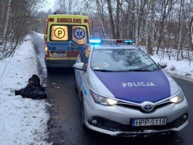 Policjanci uratowali nastolatka przed wychłodzeniem Policjanci ze Świętochłowic uratowali nastolatka przed wychłodzeniem