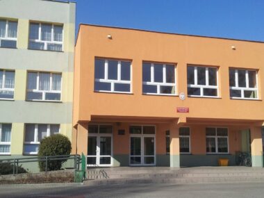 Nowe boisko do hokeja na trawie. Inwestycja za prawie 3 mln Szkola podstawowa nr 8 tarnowskie gory