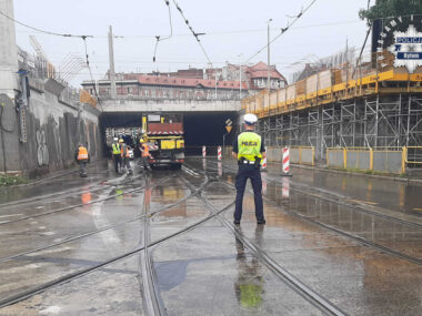 Zablokowany przejazd pod wiaduktem na Zamłyniu Zablokowany przejazd pod wiaduktem na Zamłyniu