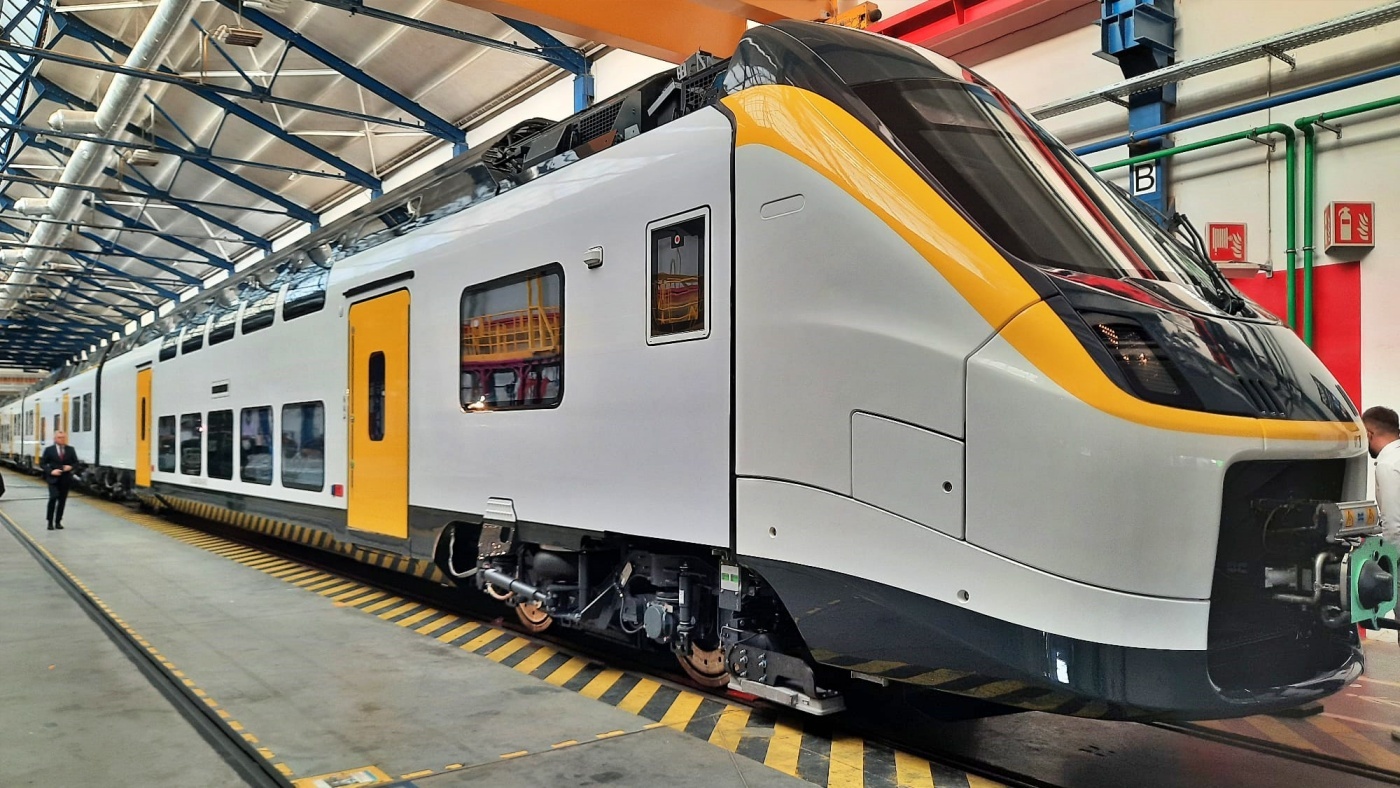 Umowa na dostawę piętrowych pociągów dla Intercity podpisana