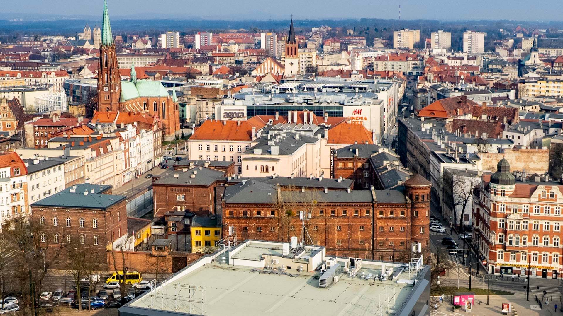 Wygląda jak forteca w środku miasta. XIX-wieczny Areszt Śledczy w Bytomiu czeka remont za 27 milionów złotych