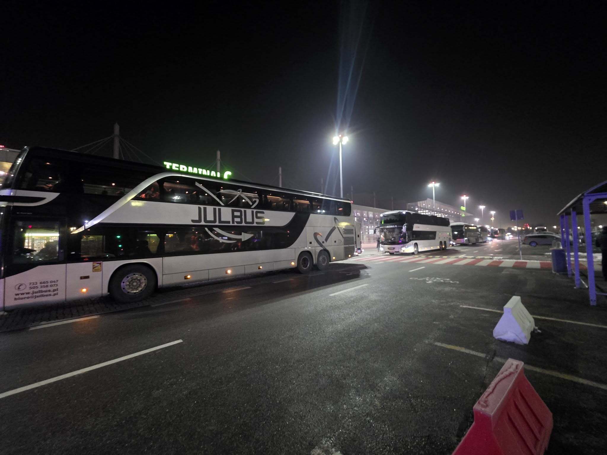 Autokary Buzzbus przewiozły pasażerów Ryanair do Krakowa