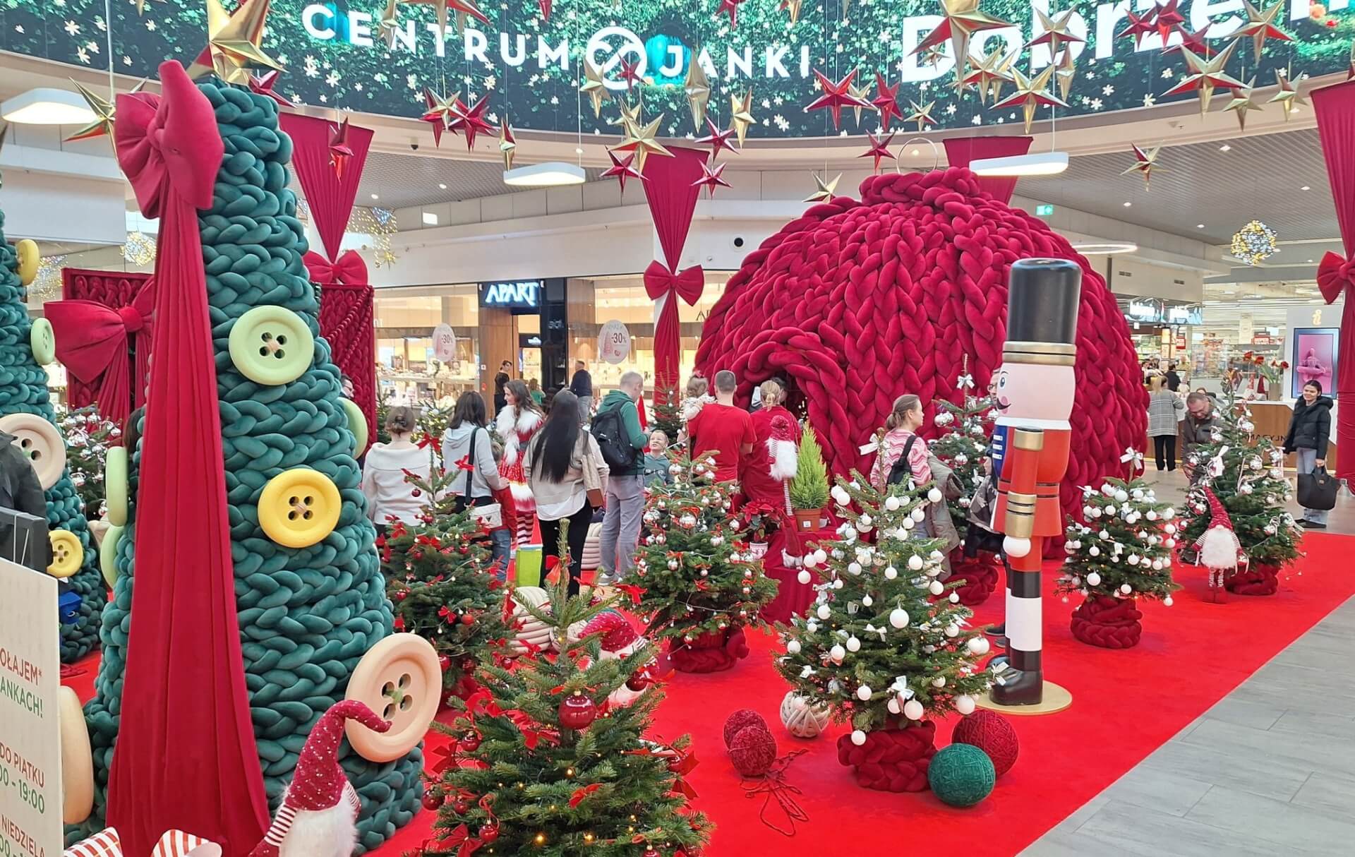 Bombka i świąteczne elementy w Centrum Handlowym Janki