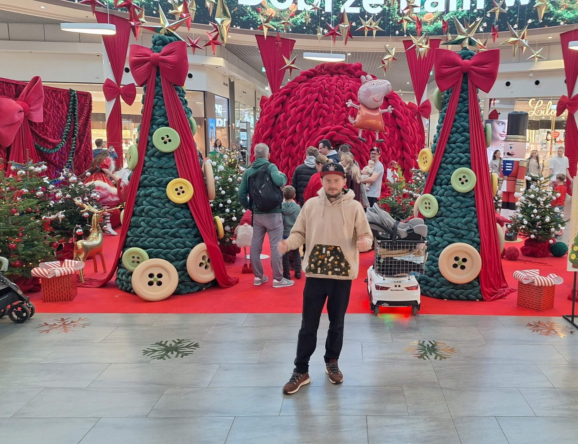 Bombka i świąteczne elementy w Centrum Handlowym Janki