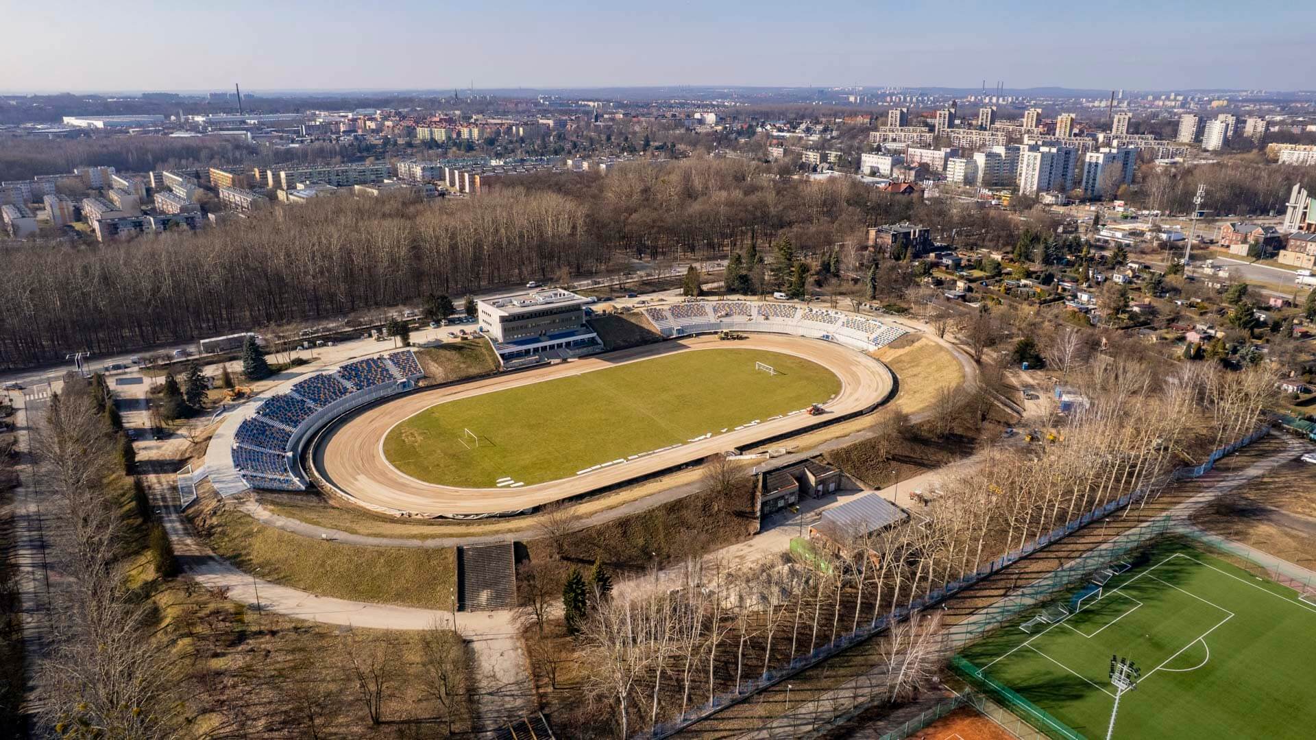 Budowa nowych trybun na stadionie im. Pawła Waloszka