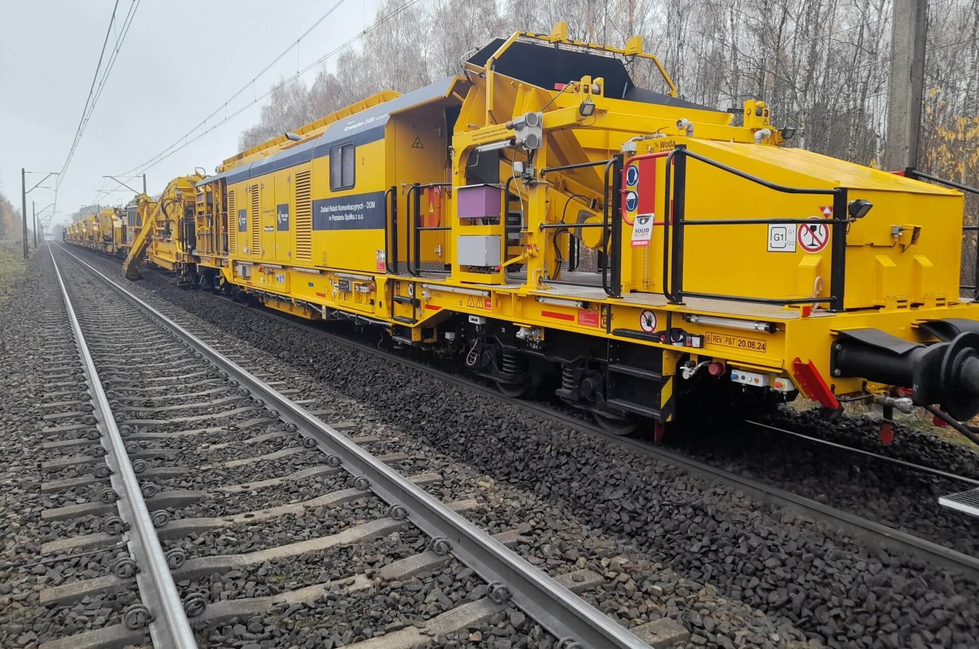 CSM Szlak Zduńska Wola Poddębice - układanie nowych szyn i podkładów przez maszynę