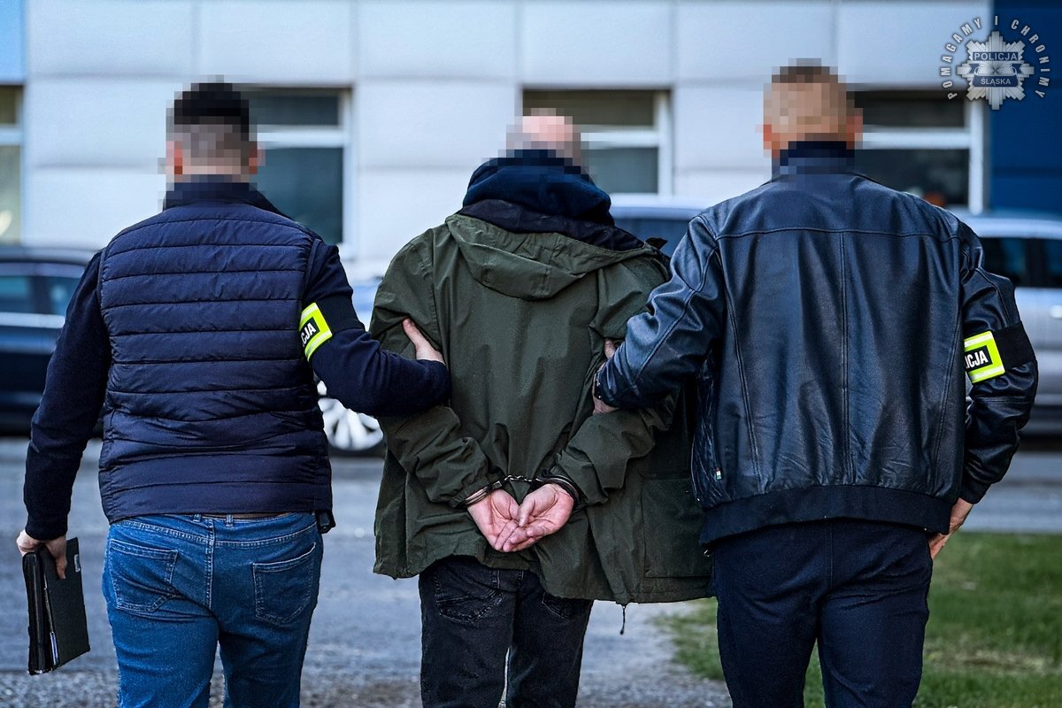 Urzędnik w asyście policji