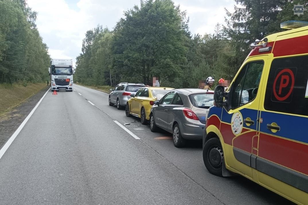 Zdarzenie drogowe na DW 908 w powiecie tarnogórskim