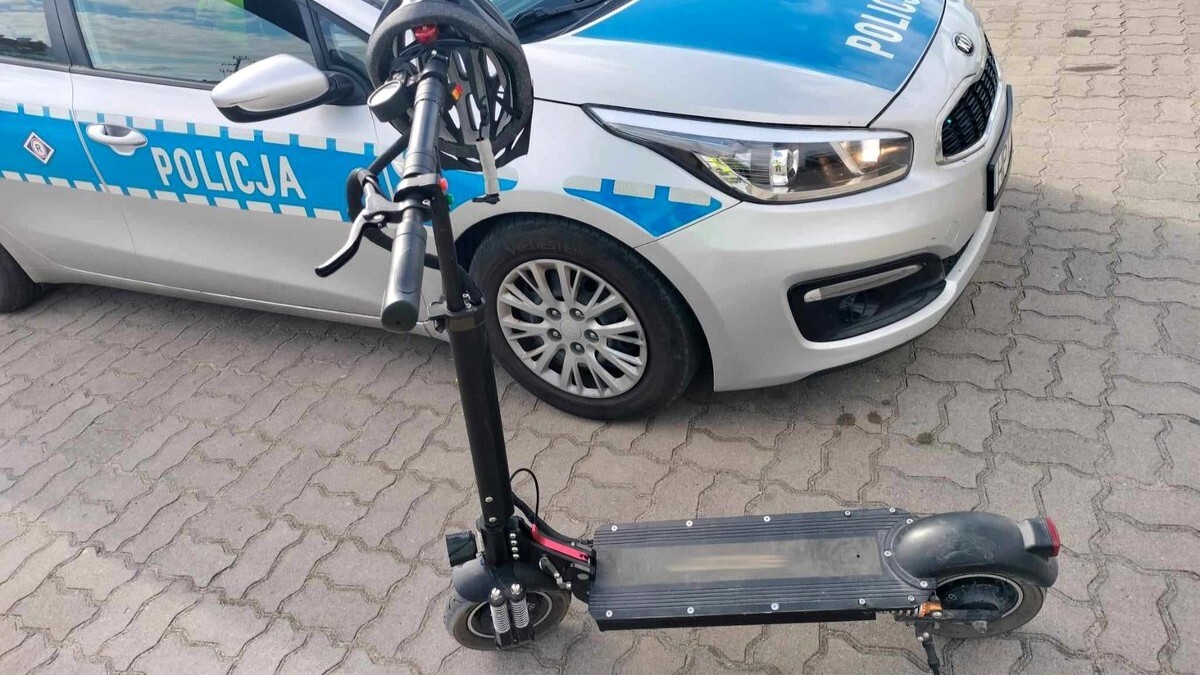 Dąbrowa Górnicza. Kierował hulajnogą pijany jak bela! Miał 3 promile alkoholu. Dostał słony mandat