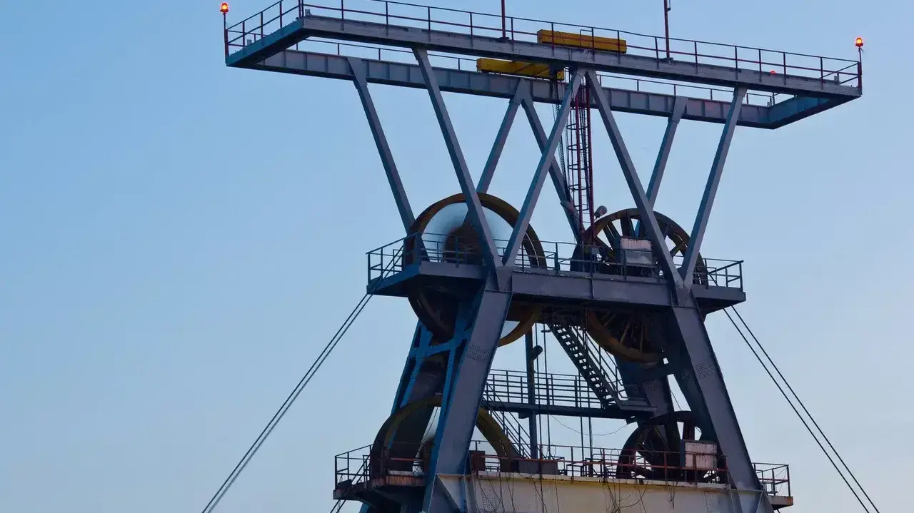 JSW porównała lata 2024 i 2025. Spółka sprzedała 19% więcej węgla, ale zarobiła na nim 21% mniej. ﻿Grupa ma plan. Jaki? Sprytny...