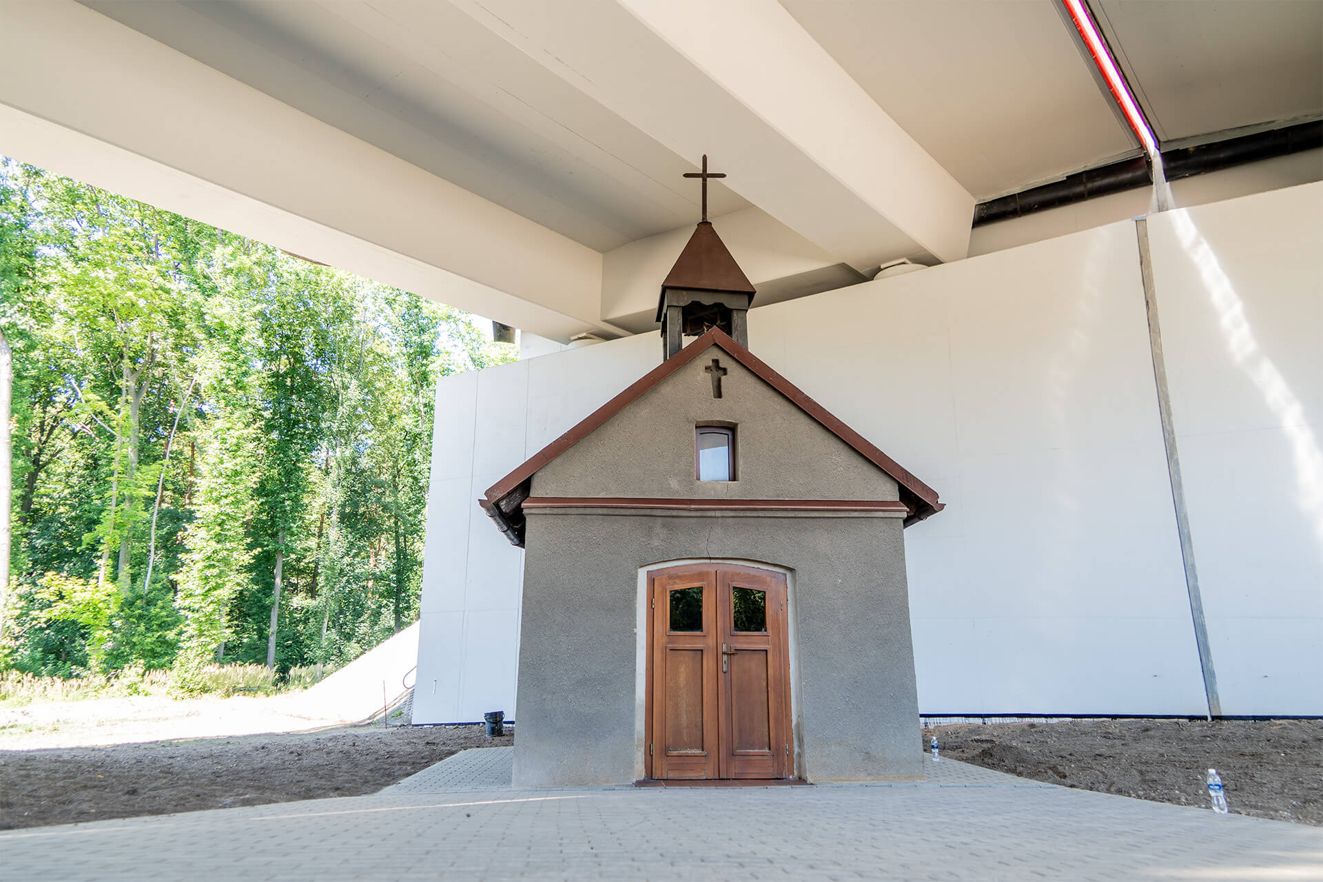 Kapliczka pod wiaduktem Drogi Wojewódzkiej nr 935 w Rybniku