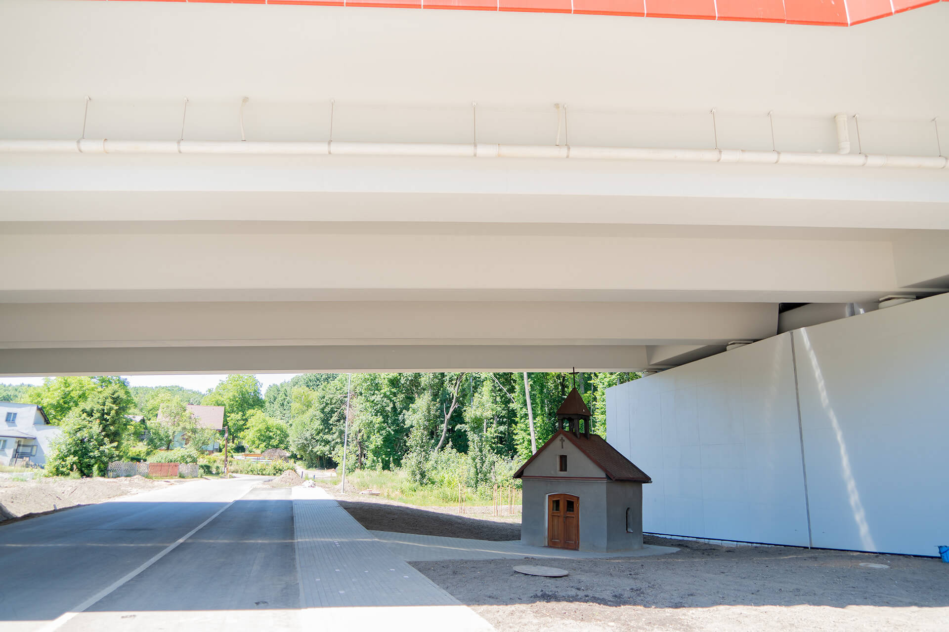 Kapliczka pod wiaduktem Drogi Wojewódzkiej nr 935 w Rybniku