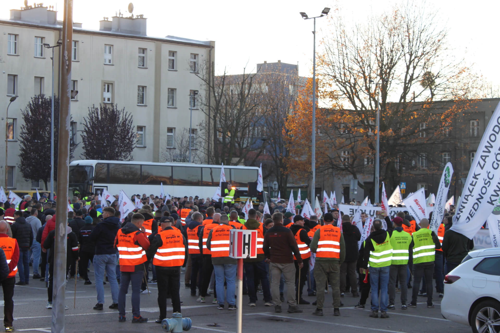 Około 10 tysięcy członków central związkowych z regionu oraz sympatyków wzięło udział w marszu gwiaździstym