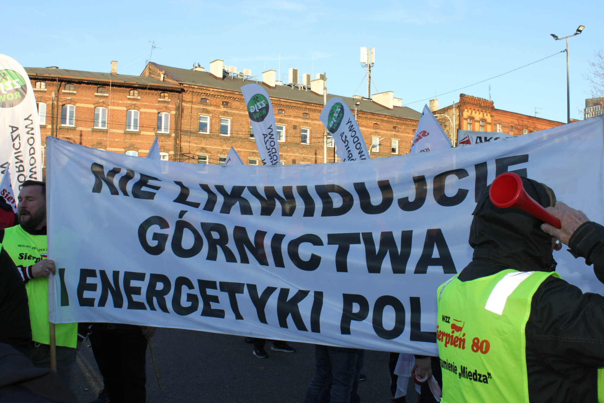 Około 10 tysięcy członków central związkowych z regionu oraz sympatyków wzięło udział w marszu gwiaździstym