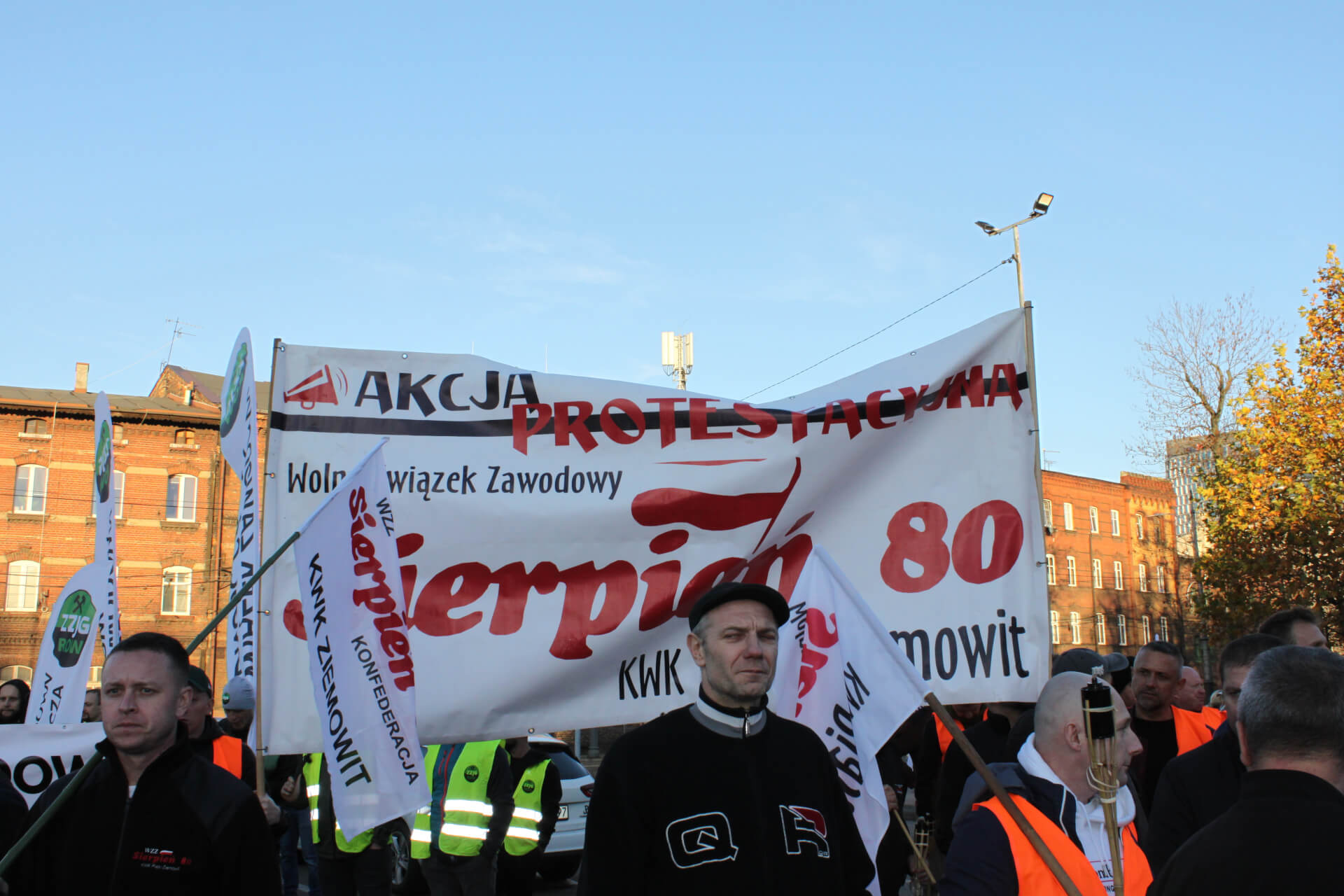 Około 10 tysięcy członków central związkowych z regionu oraz sympatyków wzięło udział w marszu gwiaździstym