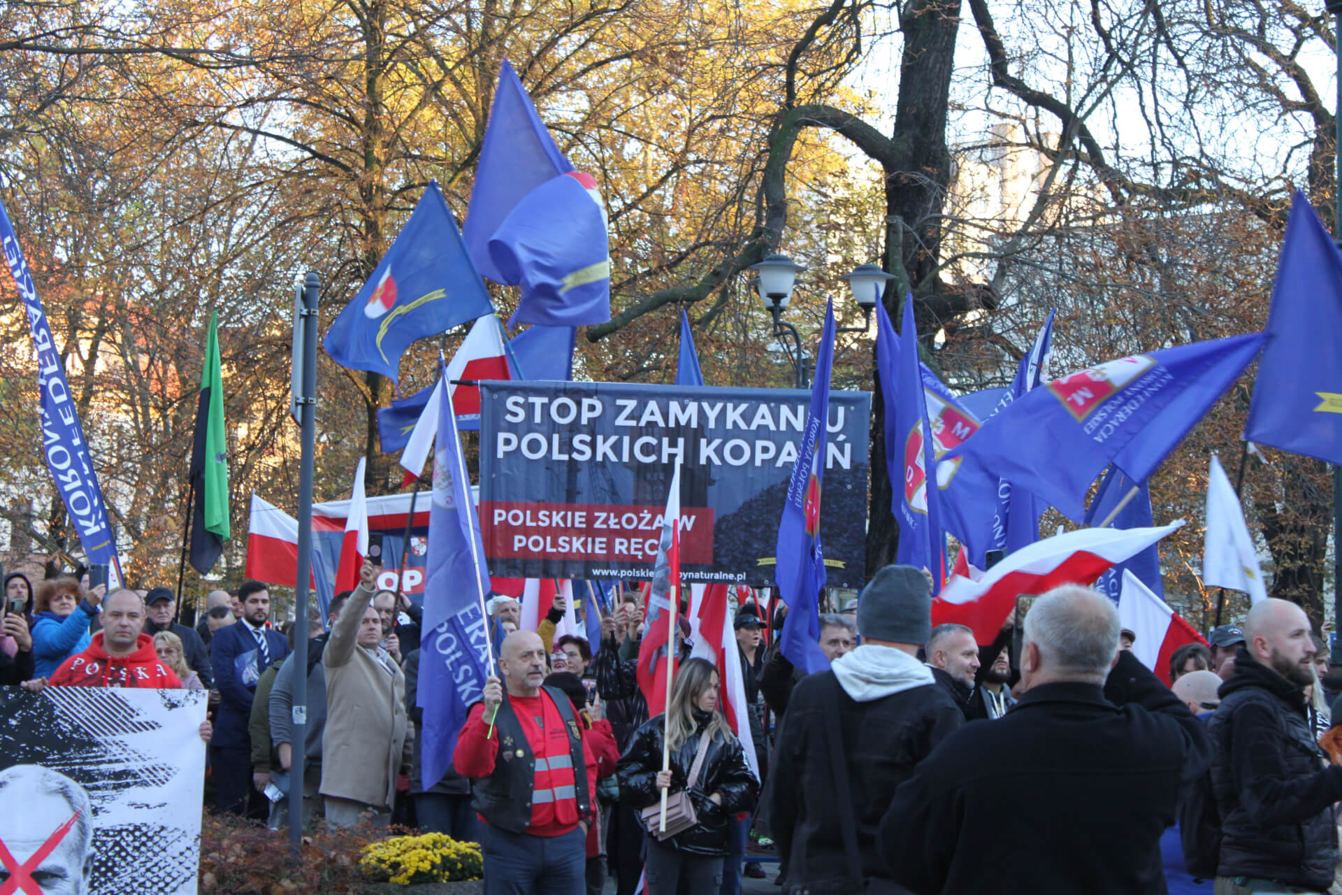 Około 10 tysięcy członków central związkowych z regionu oraz sympatyków wzięło udział w marszu gwiaździstym