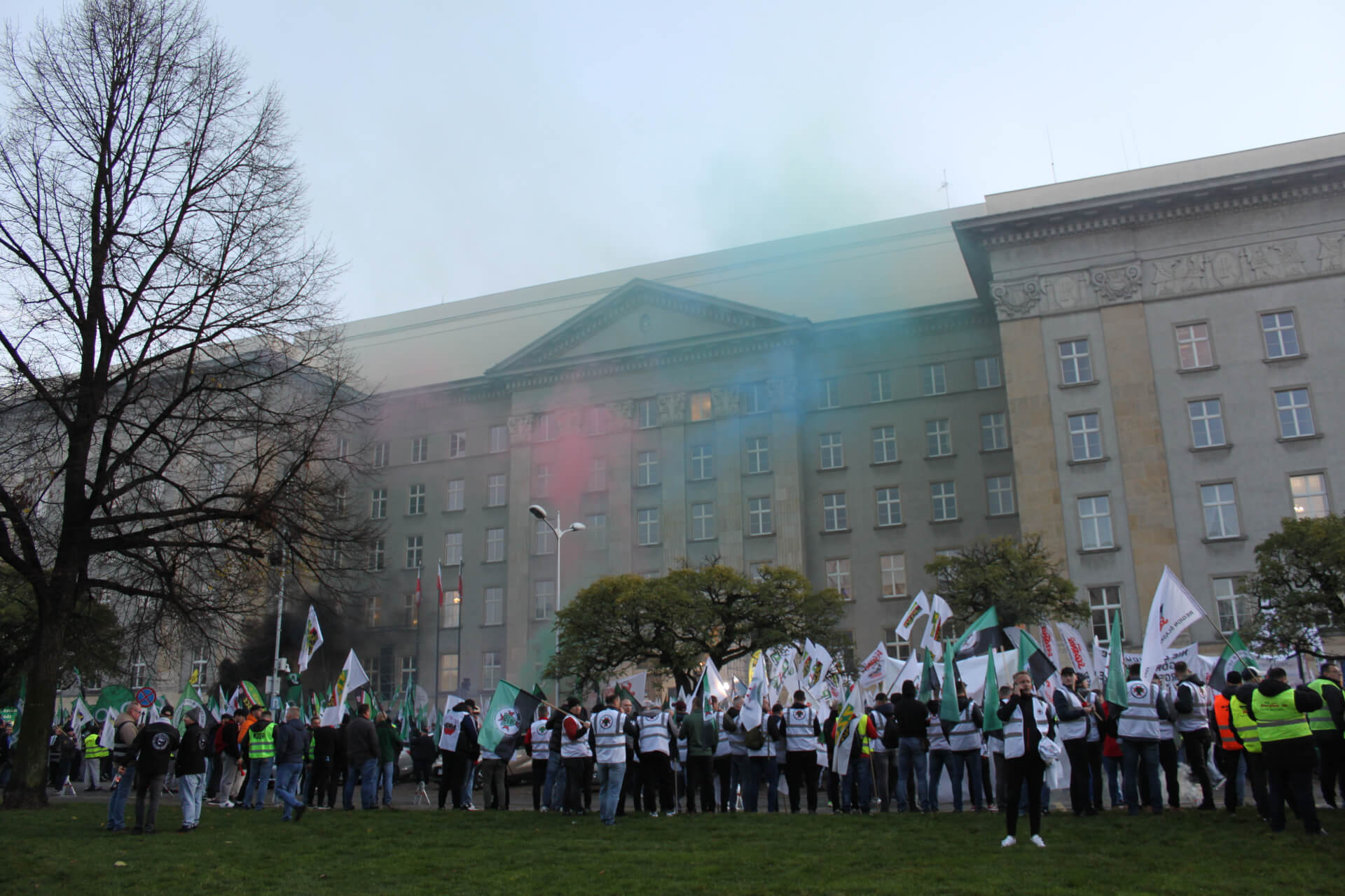 Około 10 tysięcy członków central związkowych z regionu oraz sympatyków wzięło udział w marszu gwiaździstym