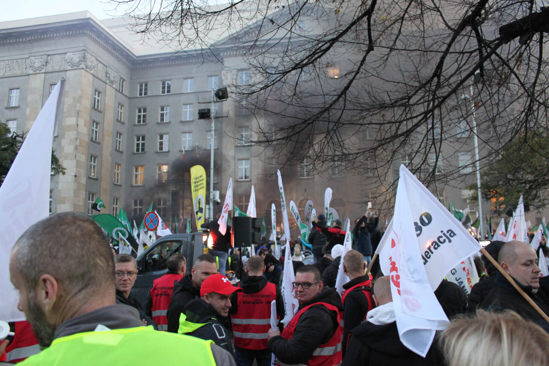 Około 10 tysięcy członków central związkowych z regionu oraz sympatyków wzięło udział w marszu gwiaździstym