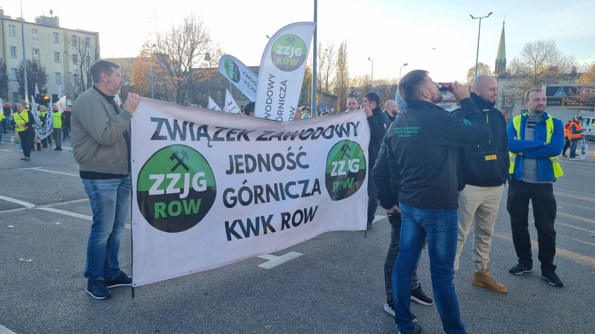 Około 10 tysięcy członków central związkowych z regionu oraz sympatyków wzięło udział w marszu gwiaździstym