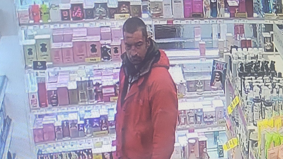 Poszukiwany mężczyzna podejrzewany o kradzież w Katowicach