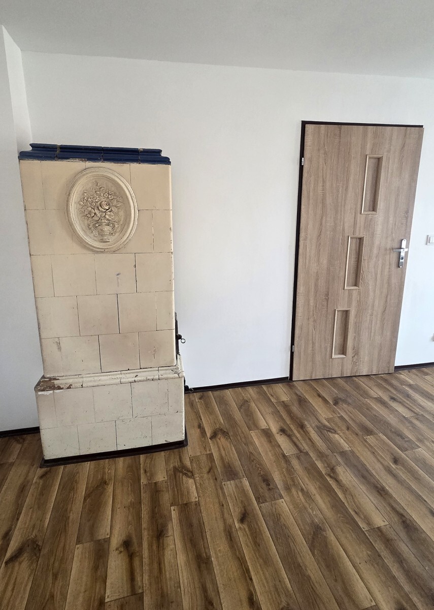 Zabytkowy piec kaflowy