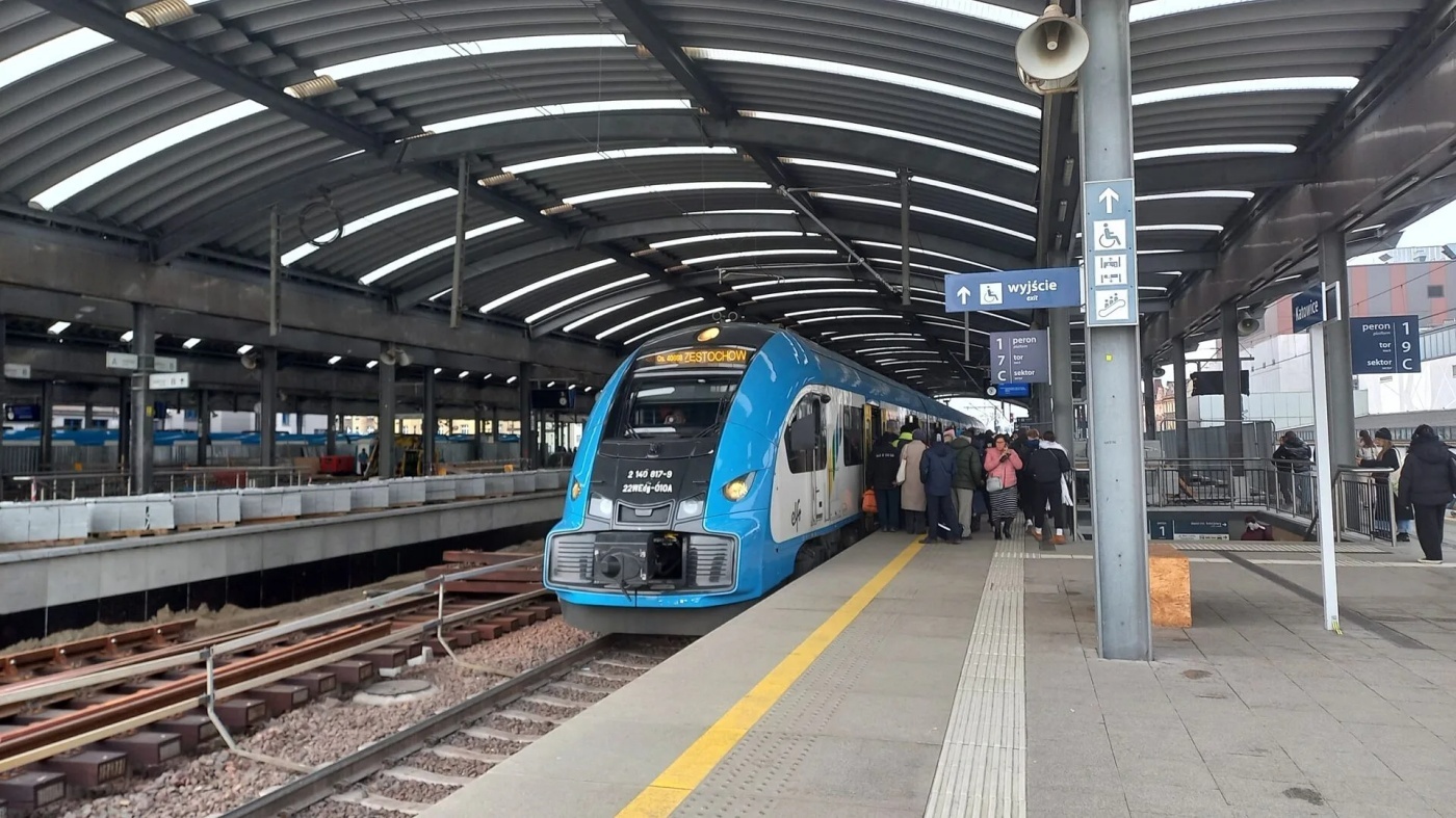 Awaria kolejowa w Katowicach. Ogromne utrudnienia dla pasażerów