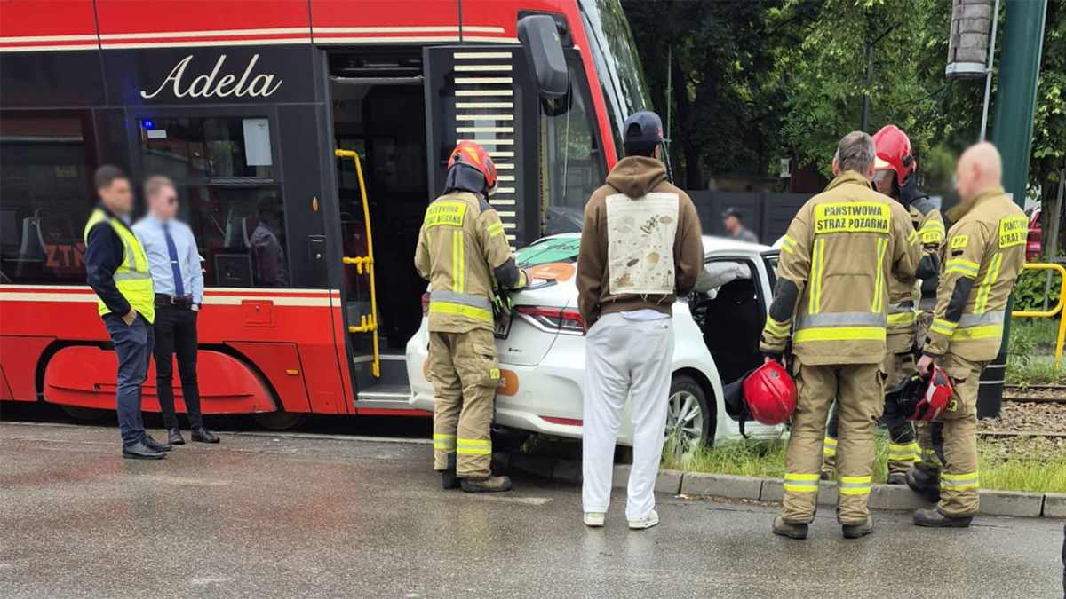 Kolizja taksówki z tramwajem na ul. Tarnogórskiej