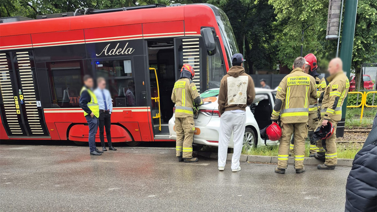 Kolizja taksówki z tramwajem na ul. Tarnogórskiej