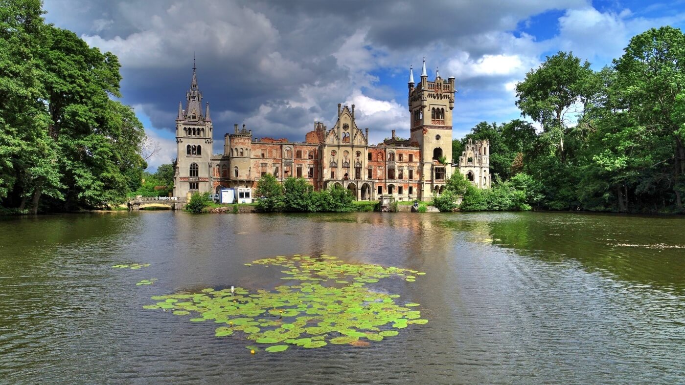Można zwiedzić górnośląską „perłę romantyzmu”. Pałac w Kopicach czeka na gości