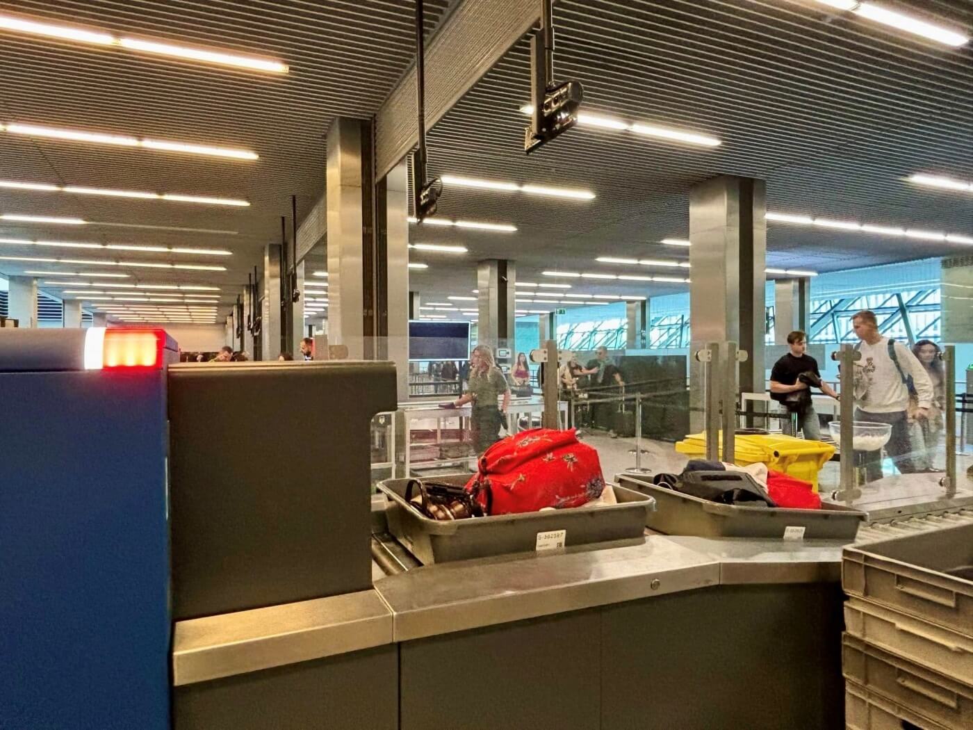 Krakow airport skanery bagazu 2