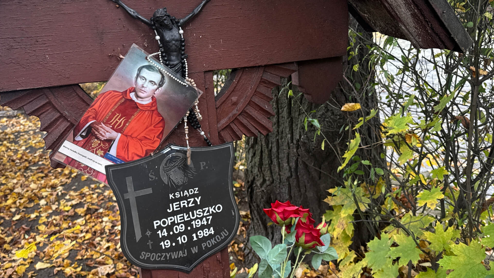 Symboliczny grób Popiełuszki w Bytomiu
