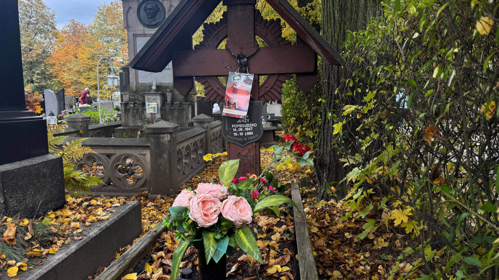 Grób Popiełuszki znajduje się na cmentarzu Mater Dolorosa