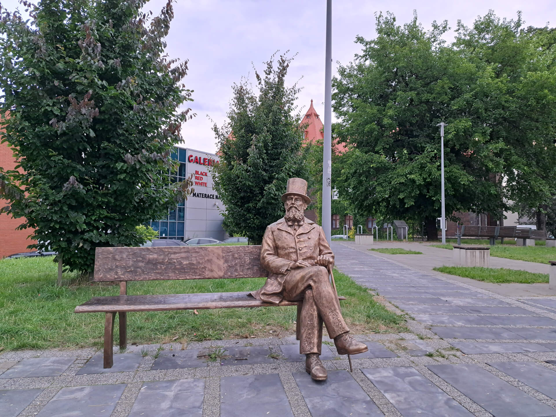 Ławeczka z księciem Guido Hencklem von Donnersmarckiem