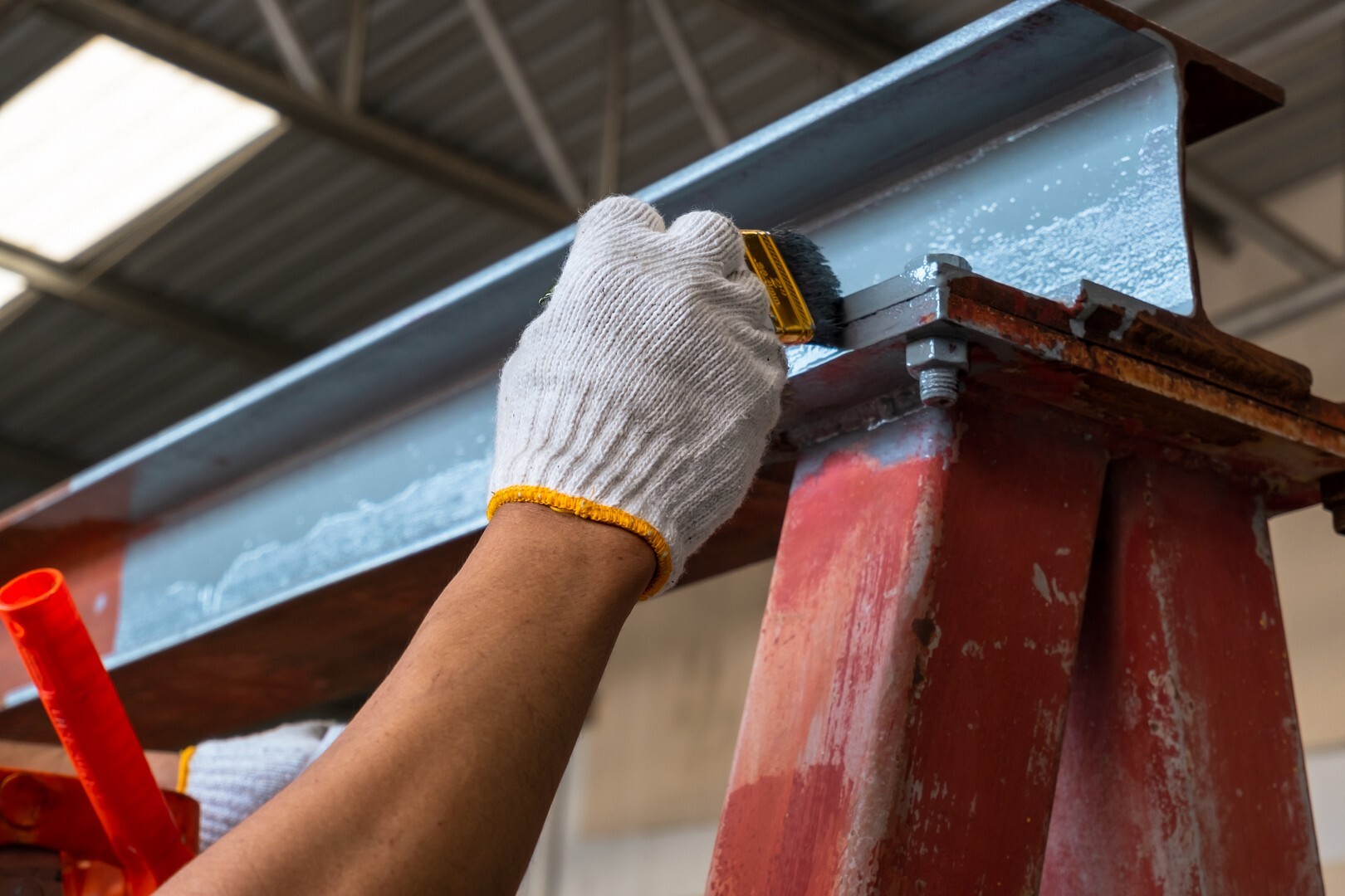 Usługi malowania antykozyjnego konstrukcji stalowych