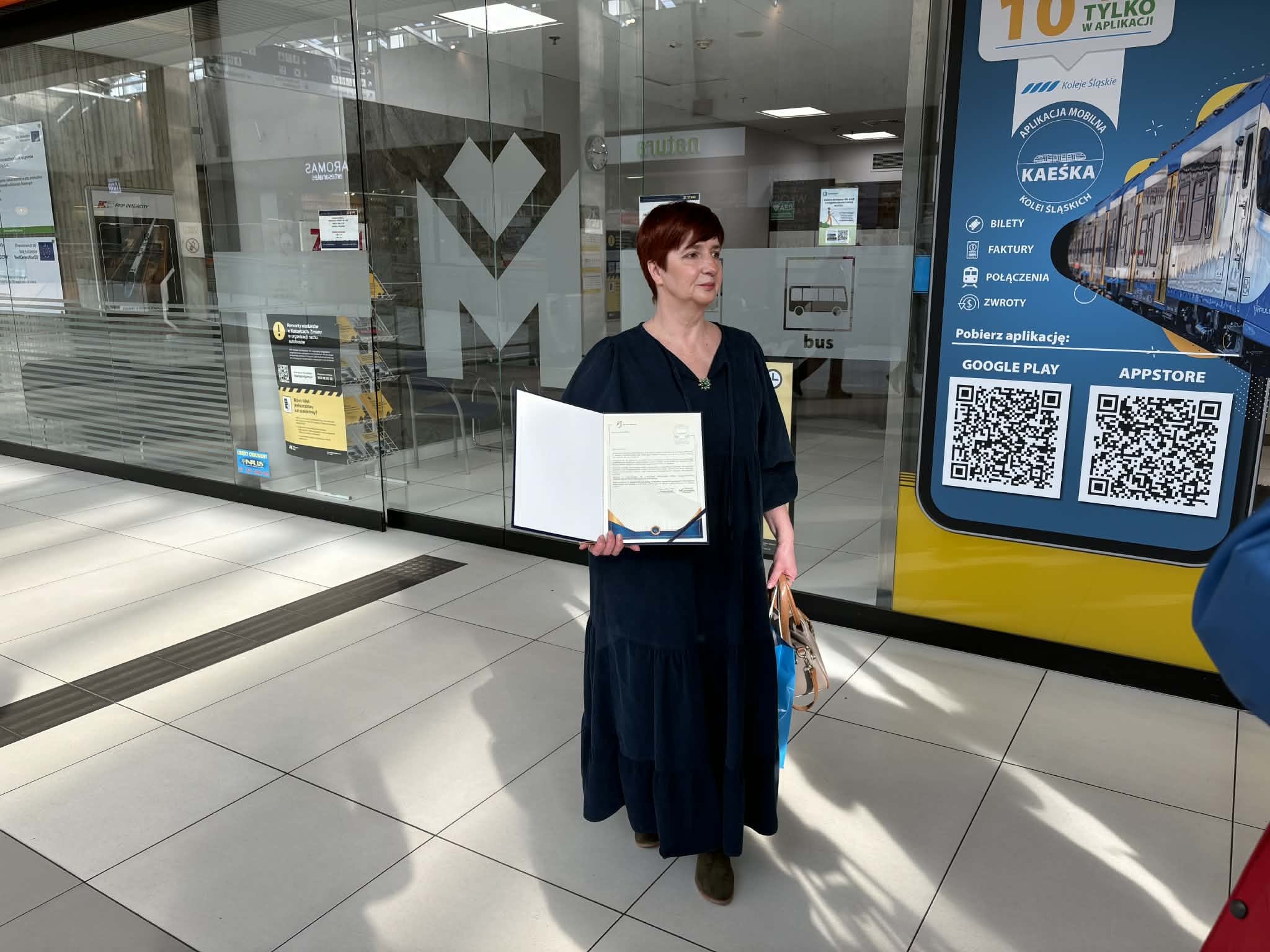 Koleje Śląskie nagrodziły milionową użytkowniczkę Kaeśki