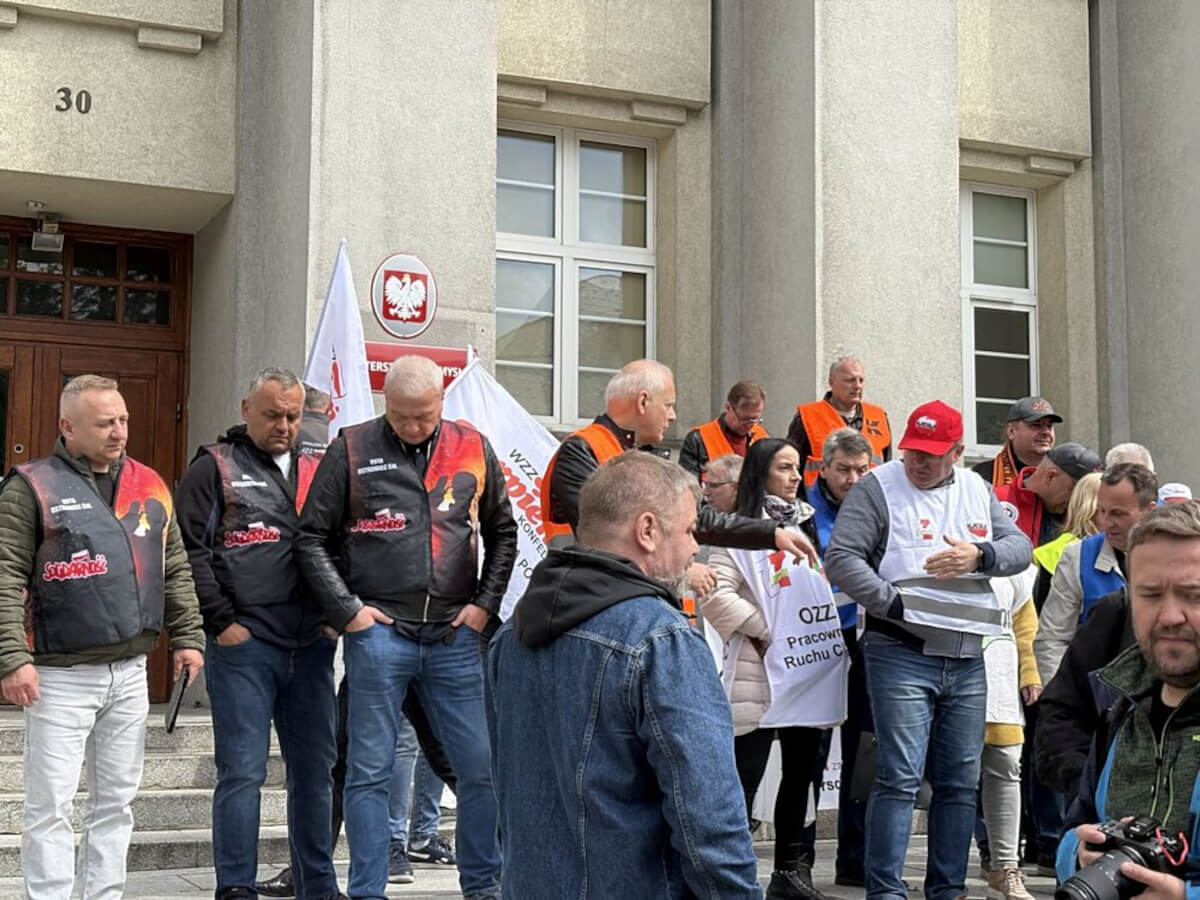 W Katowicach hutnicy zapowiedzieli protest, który ma się odbyć 21 maja 2025 roku