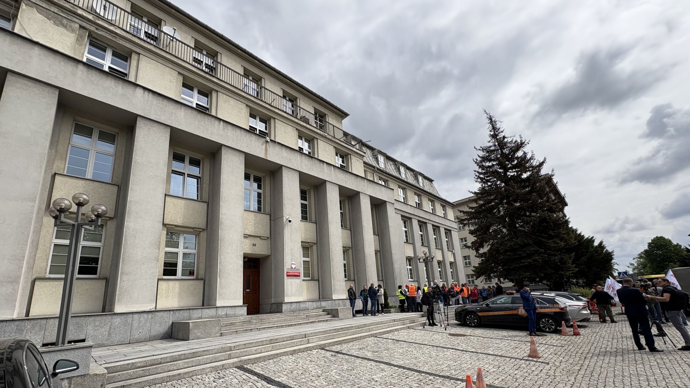 W Katowicach hutnicy zapowiedzieli protest, który ma się odbyć 21 maja 2025 roku