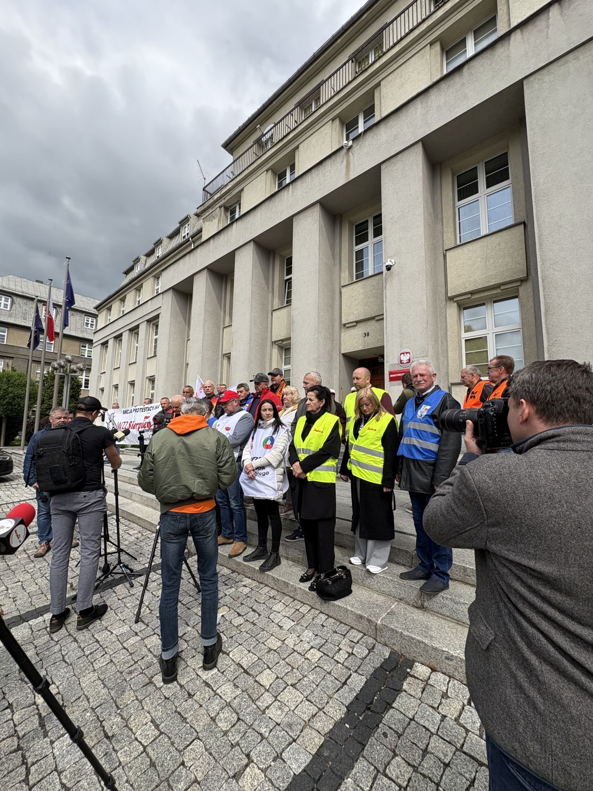 W Katowicach hutnicy zapowiedzieli protest, który ma się odbyć 21 maja 2025 roku