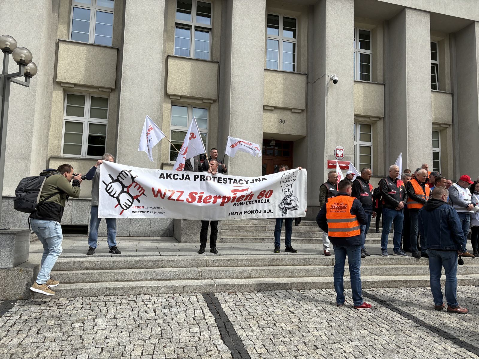 W Katowicach hutnicy zapowiedzieli protest, który ma się odbyć 21 maja 2025 roku
