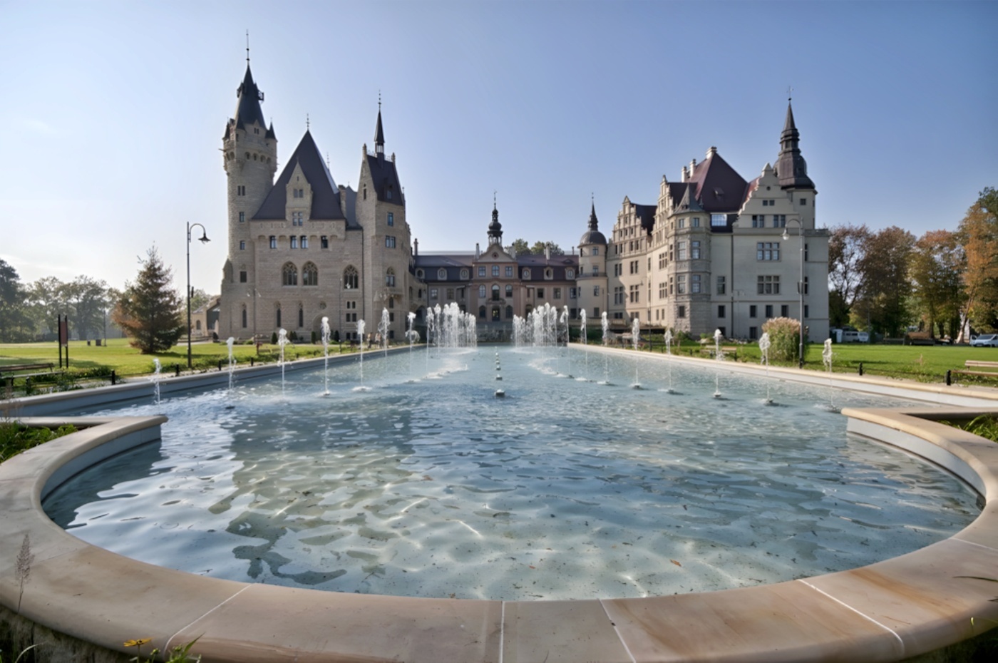 Pałac w Mosznej. Jak z bajki Disneya