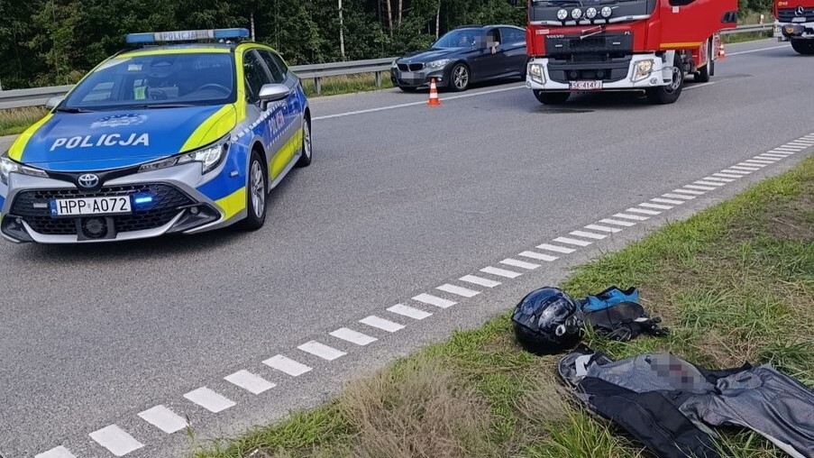 Zdarzenie drogowe na A1 na wysokości Woźnik. 43-letni motocyklista przewieziony do szpitala