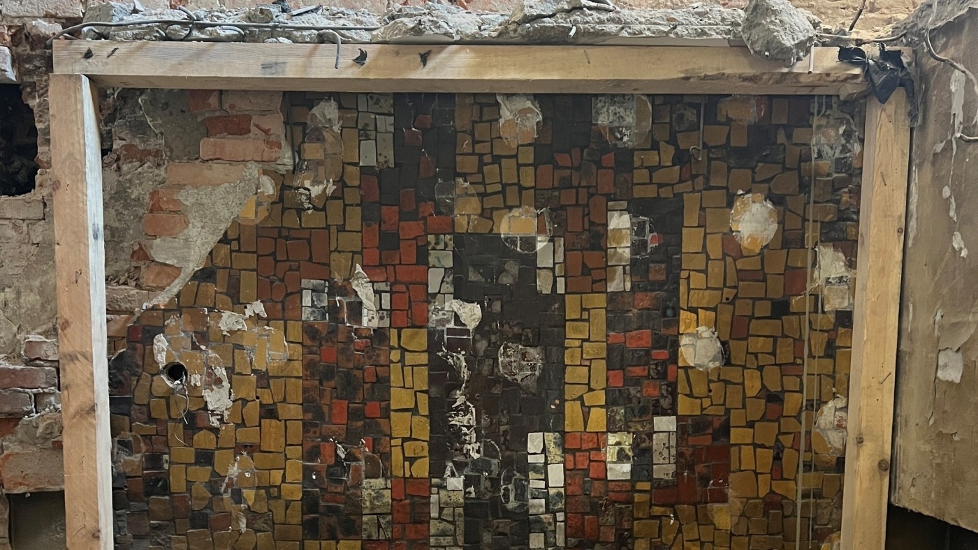 Odkrycie w Admiralspalast. Natrafiono na zamurowaną mozaikę