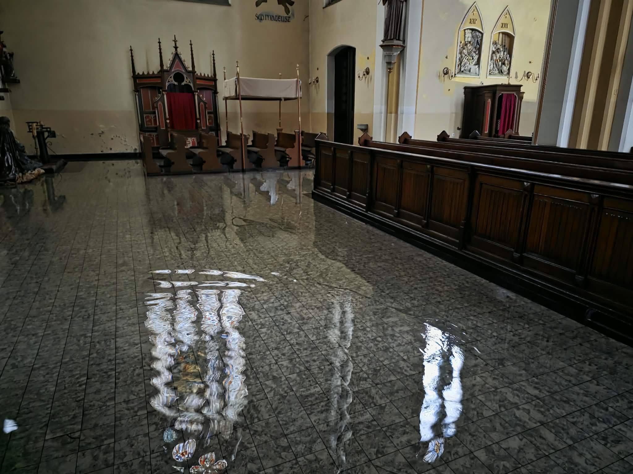 Myslowice zalany kosciol 7