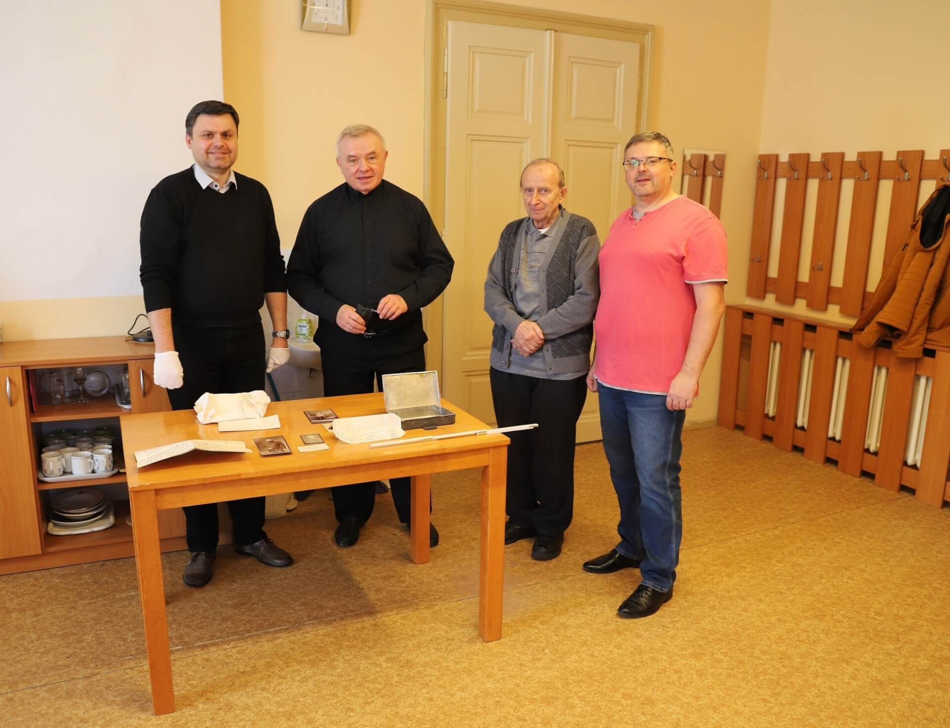 Od lewej: Historyk David Pindur, trzyniecki proboszcz František Vrubel, dziekan frydecki Rudolf Sikora, koordynator remontu Wiesław Wania