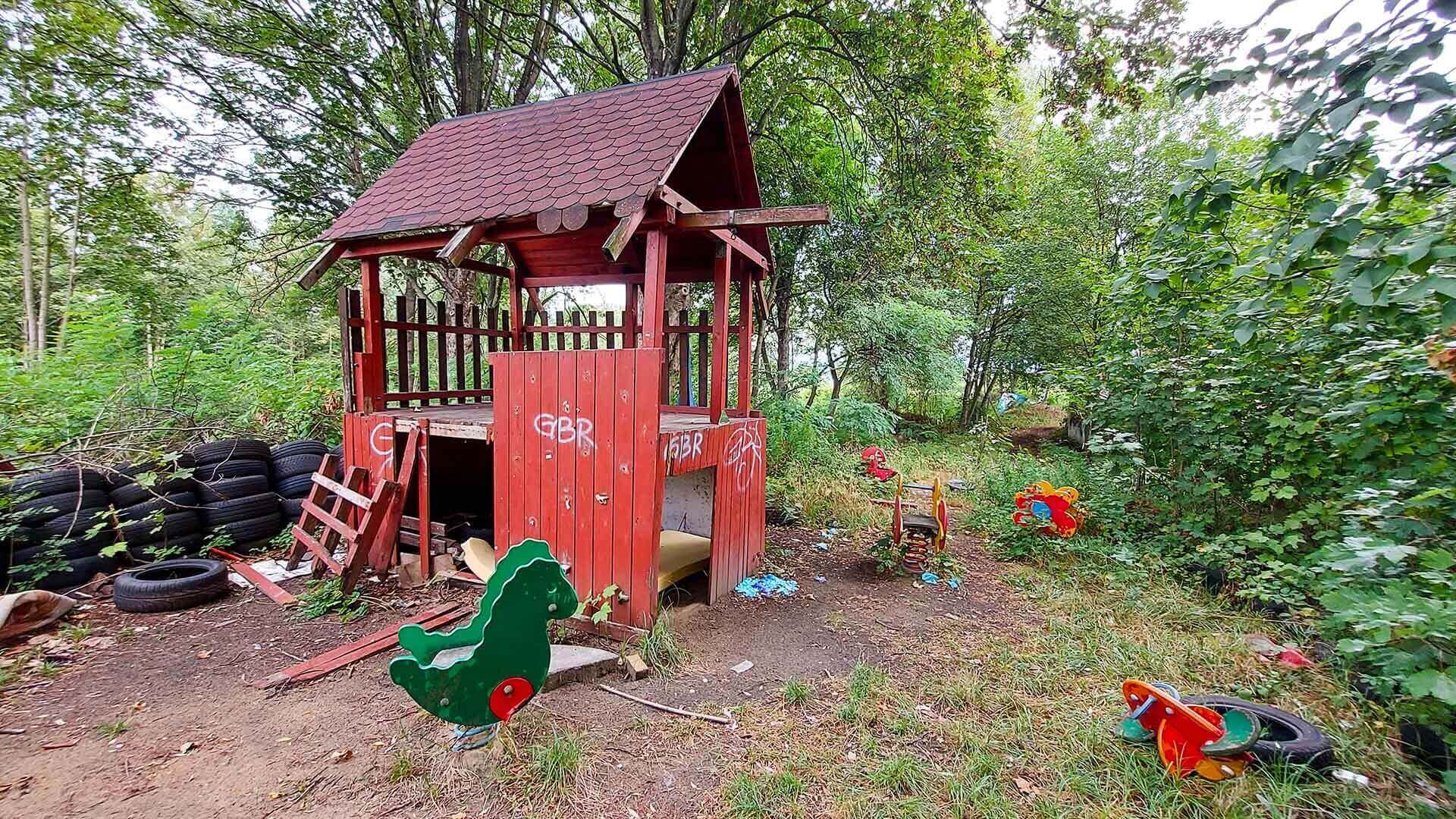 Zwłoki w ogrodzie dawnej kawiarni. Zatrzymano podejrzanego