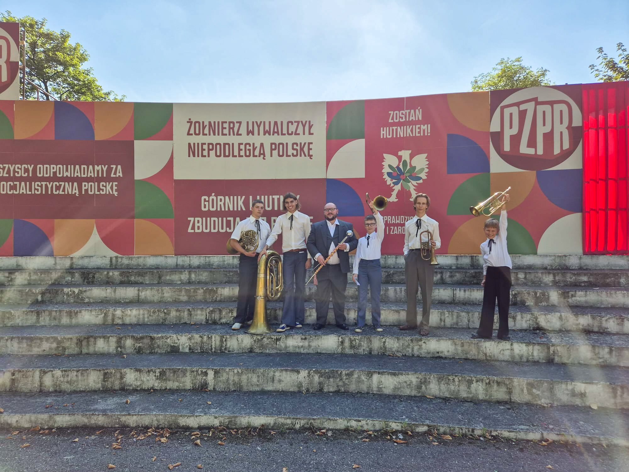 Mali Kamilianie na planie "Ołowianych dzieci"