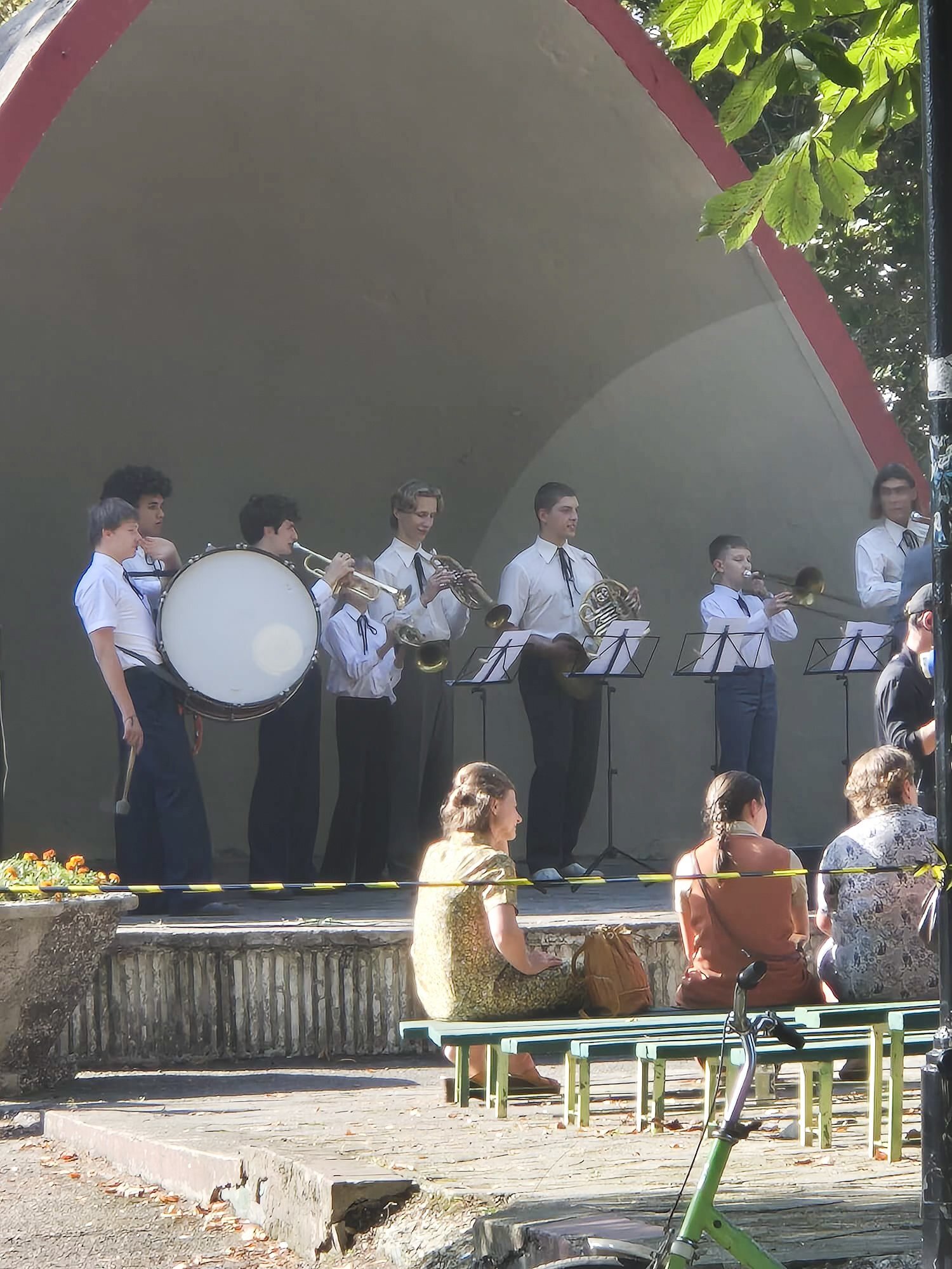 Mali Kamilianie na planie "Ołowianych dzieci"