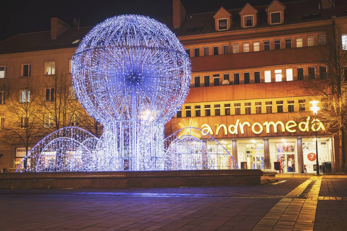 Dekoracje bożonarodzeniowe na placu baczyńskiego w Tychach